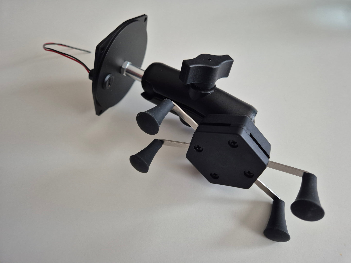 Premium Cockpit-Handyhalterungs Set Ø 80 mm Instrumentenblende Inkl. USB-C Schnellladeport
