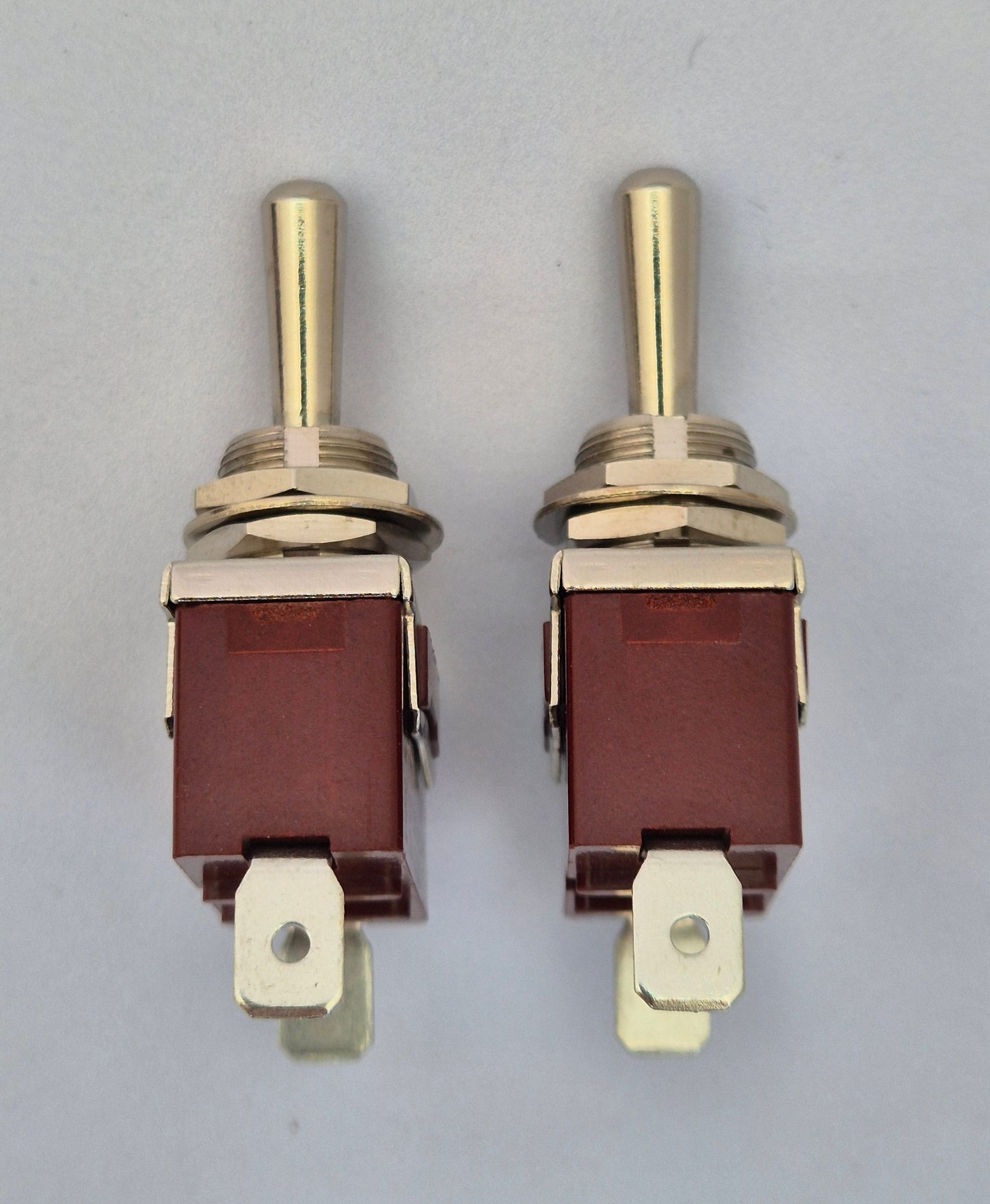 Kippschalter Ø 12 mm – 30 A / 12 V DC